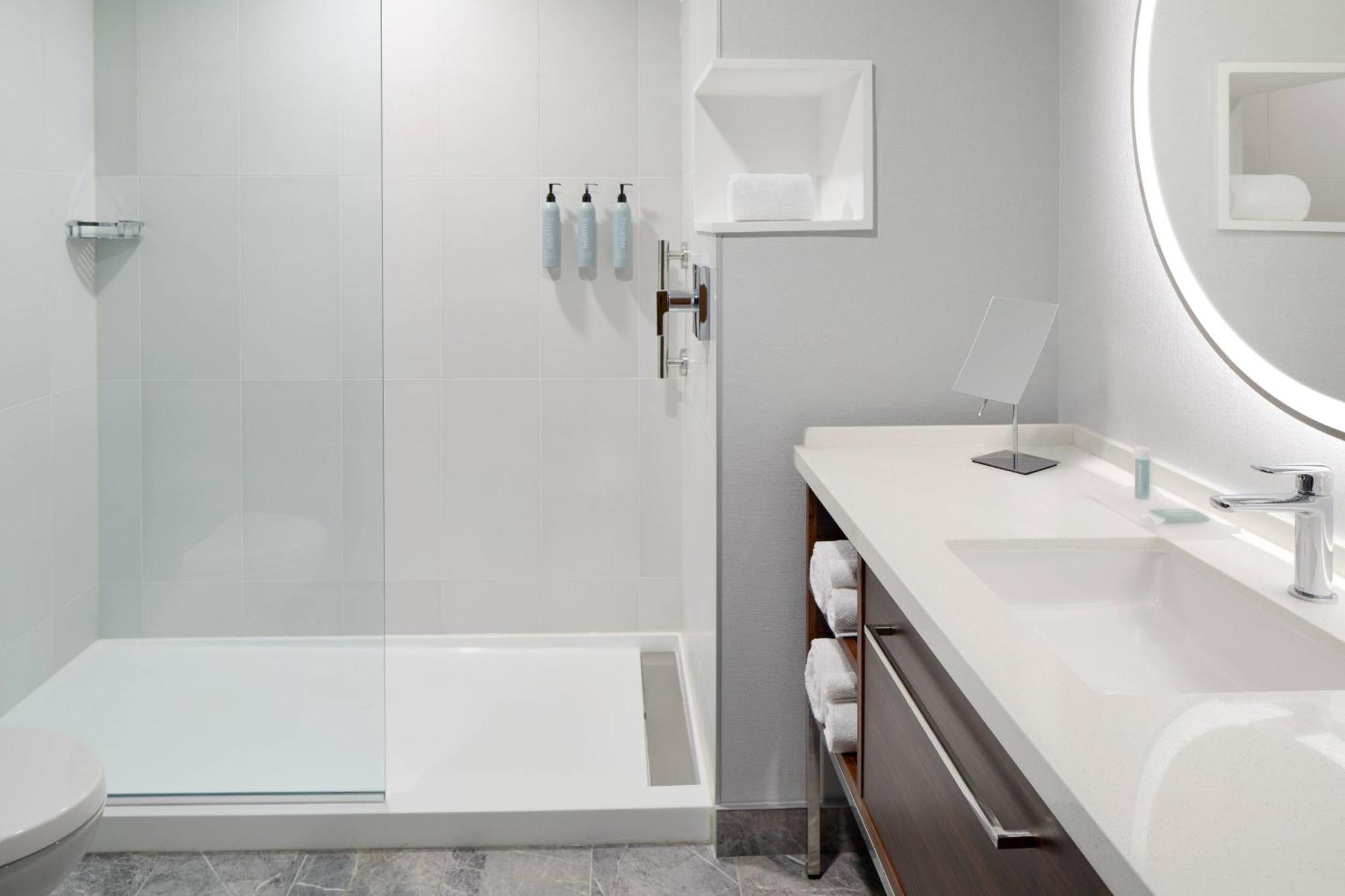 Hotel Courtyard By Marriott Montreal Laval Extérieur photo
