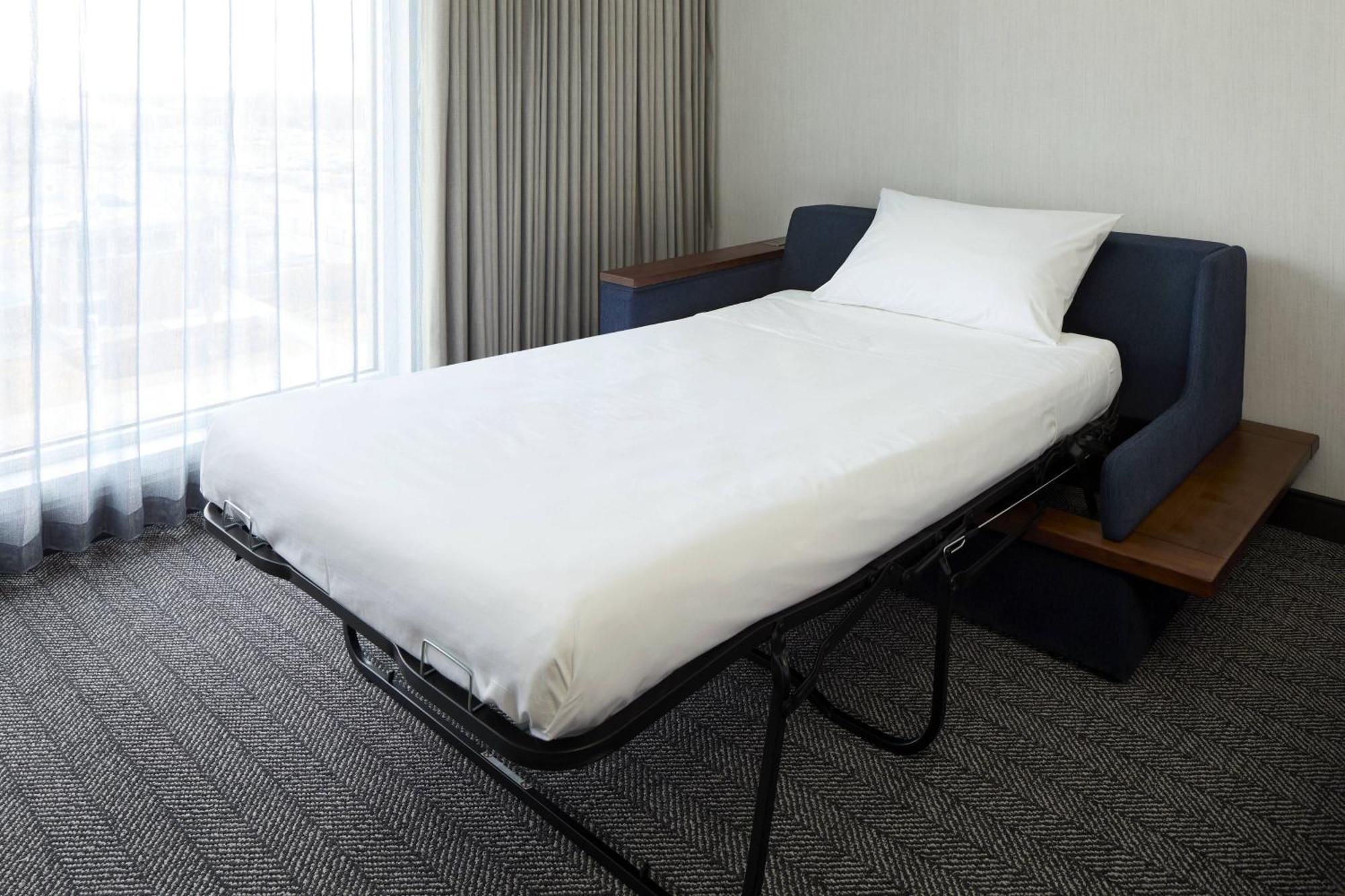 Hotel Courtyard By Marriott Montreal Laval Extérieur photo
