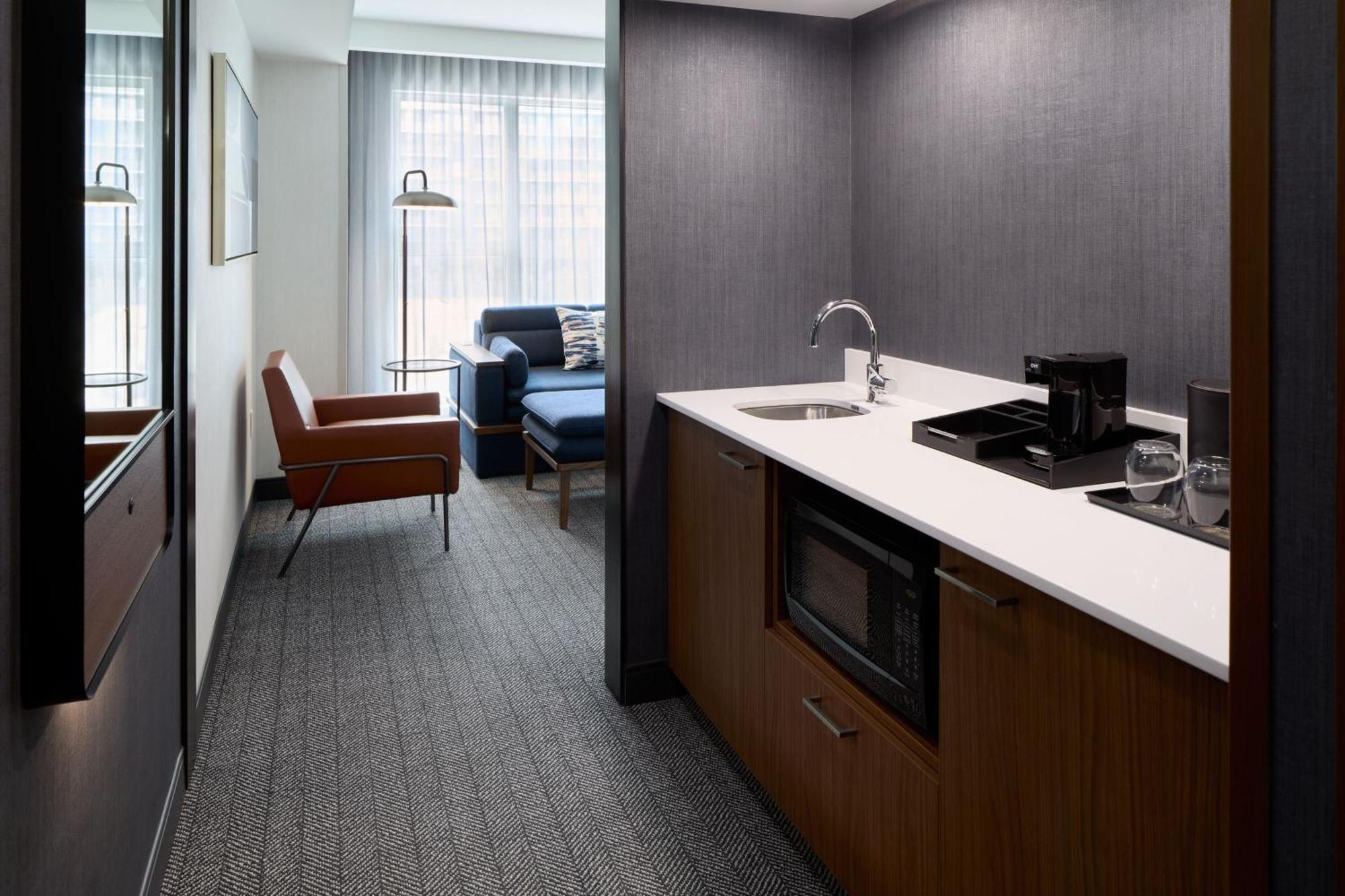 Hotel Courtyard By Marriott Montreal Laval Extérieur photo