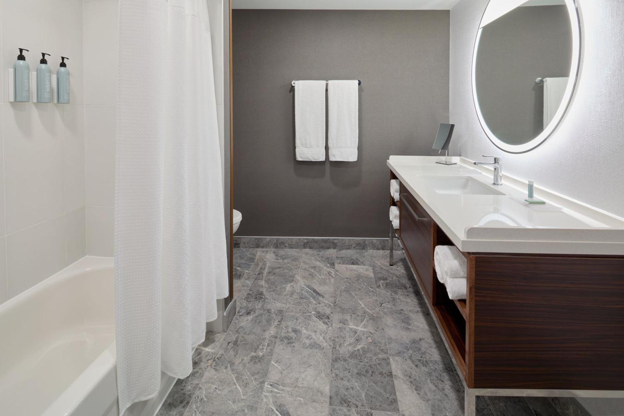 Hotel Courtyard By Marriott Montreal Laval Extérieur photo