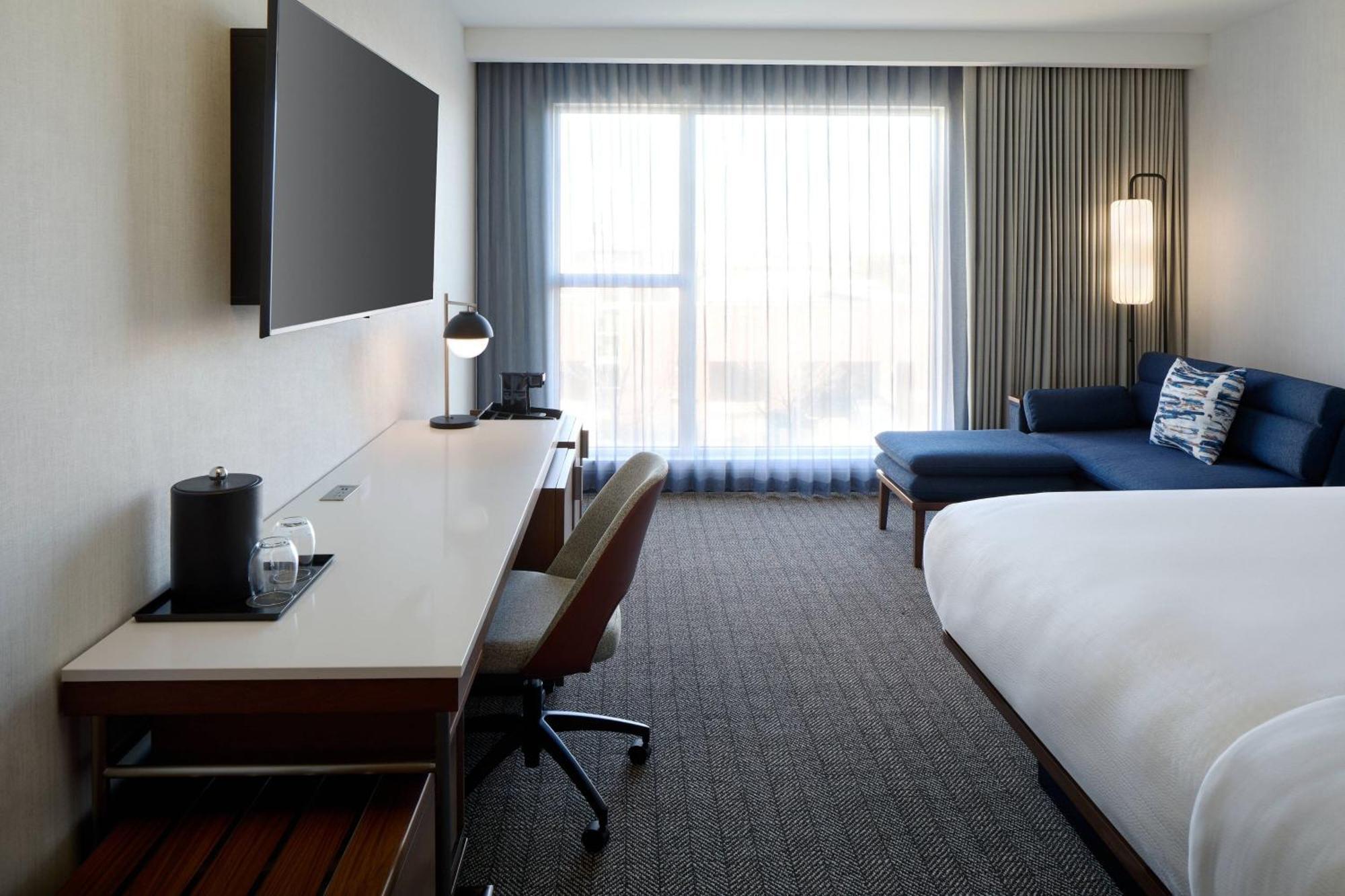 Hotel Courtyard By Marriott Montreal Laval Extérieur photo
