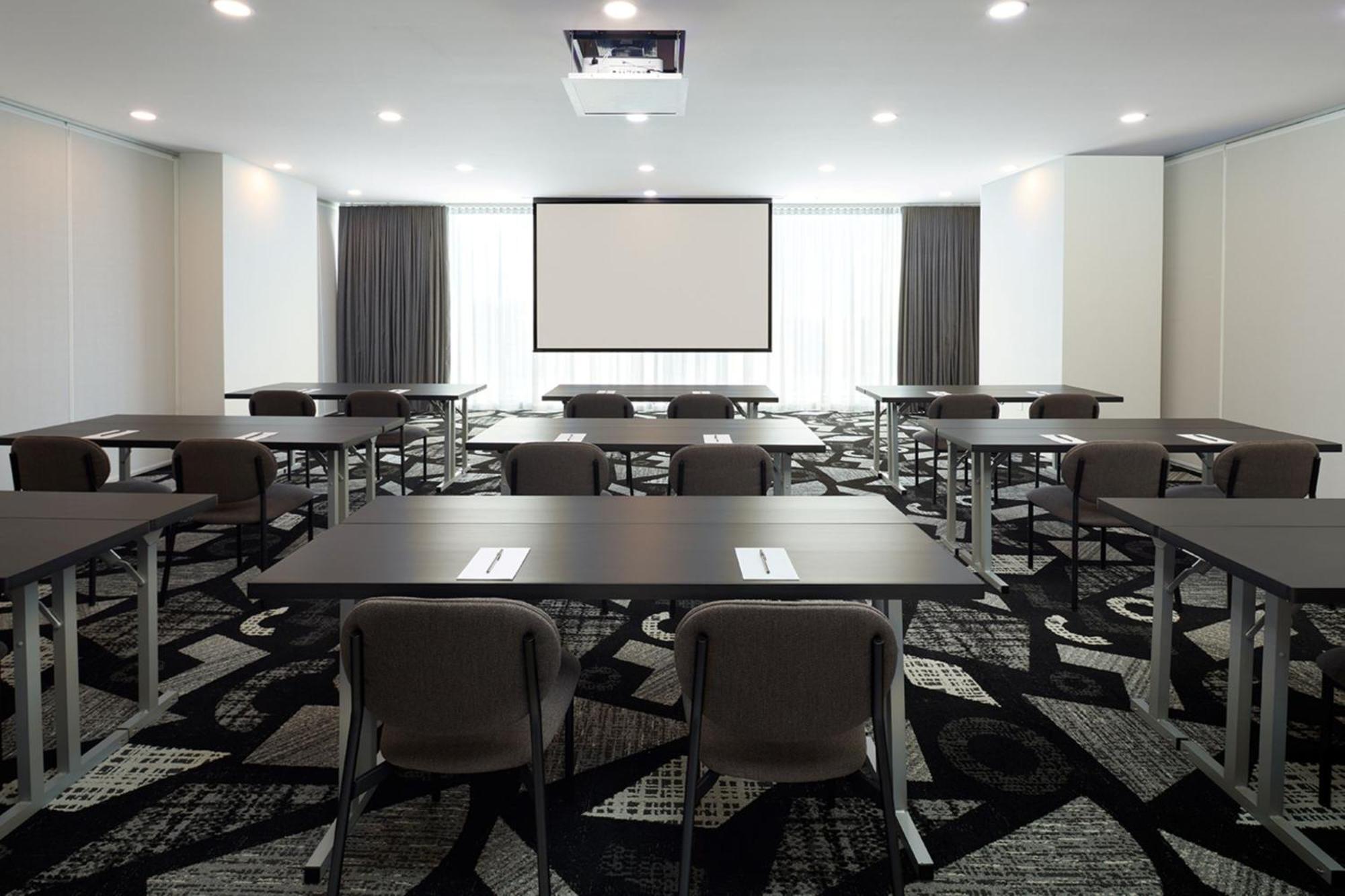 Hotel Courtyard By Marriott Montreal Laval Extérieur photo