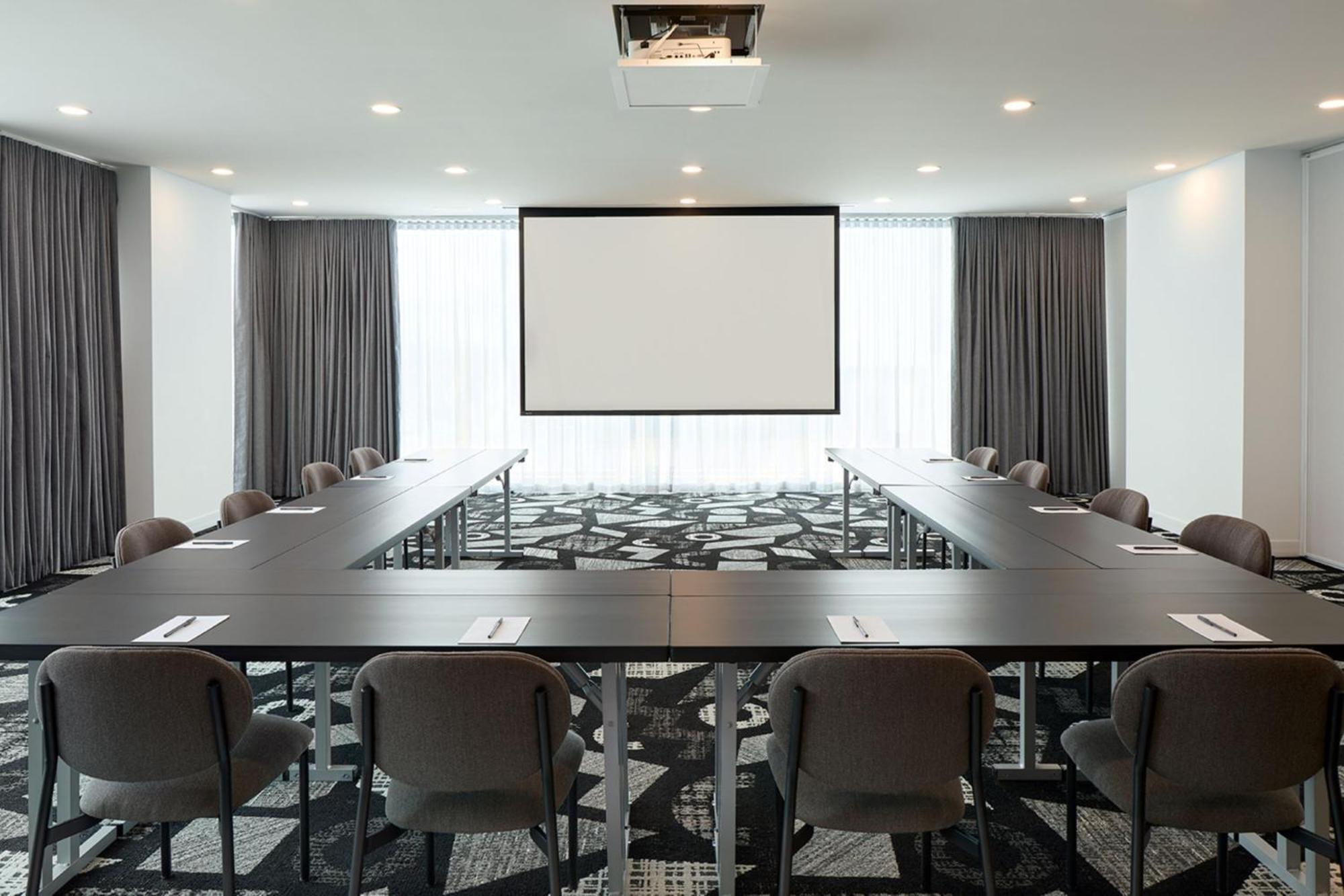 Hotel Courtyard By Marriott Montreal Laval Extérieur photo