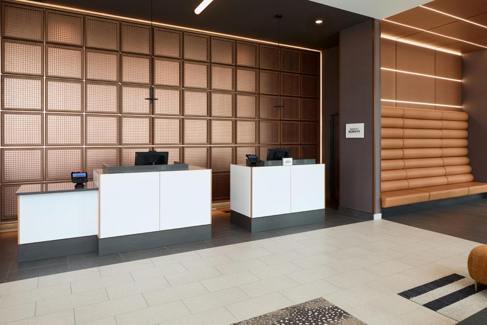 Hotel Courtyard By Marriott Montreal Laval Extérieur photo